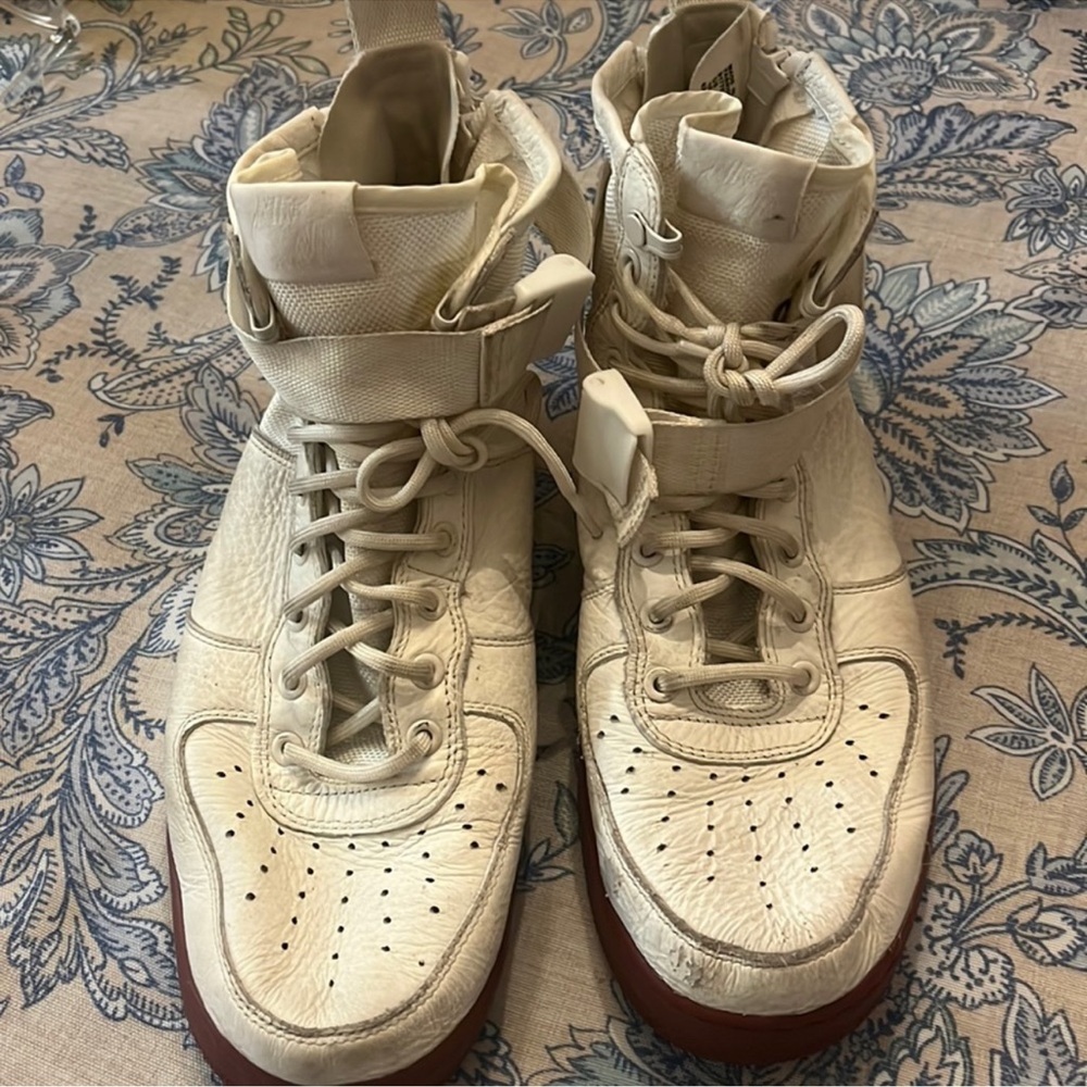 Nike SF Air Force 1 mid red ivory